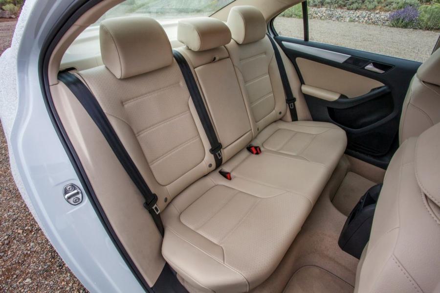  Volkswagen Jetta Hybrid 2012 года  (фото 39 из 133)